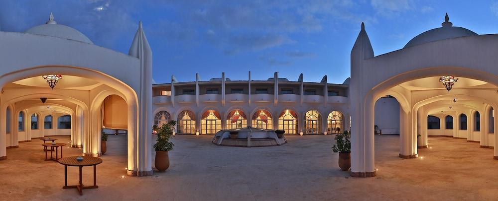 L' Amphitrite Palace Beach Resort & Spa Skhirat Buitenkant foto