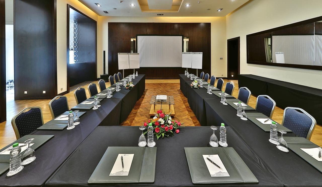 L' Amphitrite Palace Beach Resort & Spa Skhirat Buitenkant foto